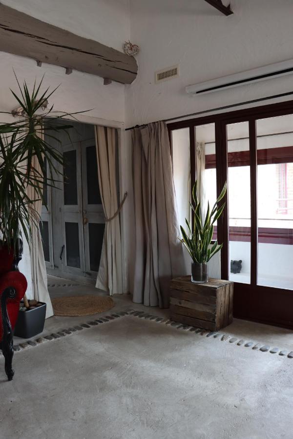 Grand Loft De Charme, Place Du Village A Thuir Εξωτερικό φωτογραφία